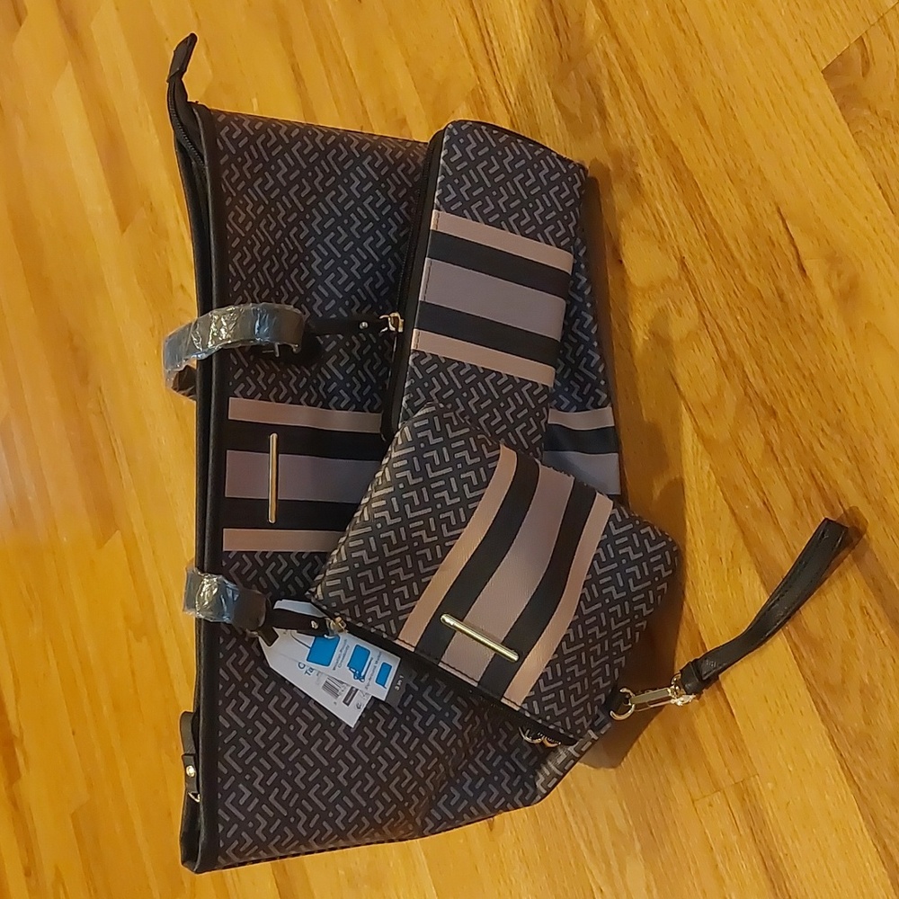Time and Tru Handbag Set